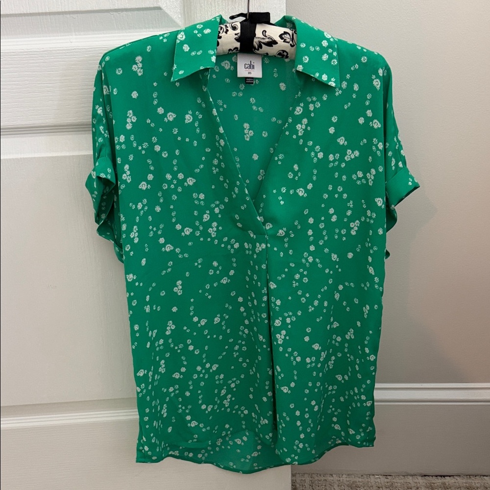 CAbi Green Floral Short Sleeve V-Neck Blouse